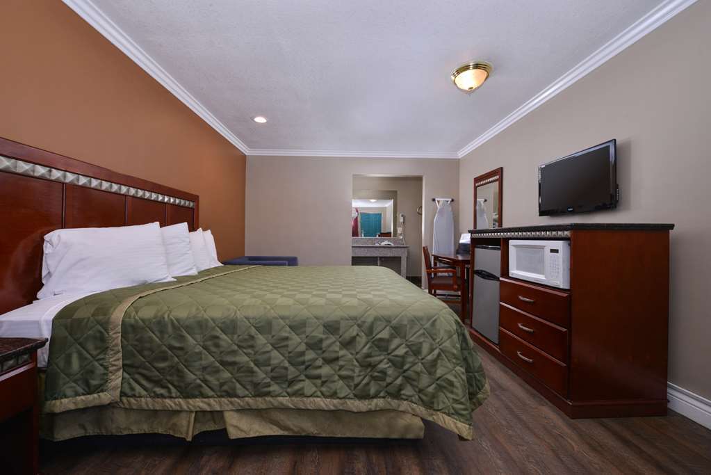Americas Best Value Inn Corona Room photo