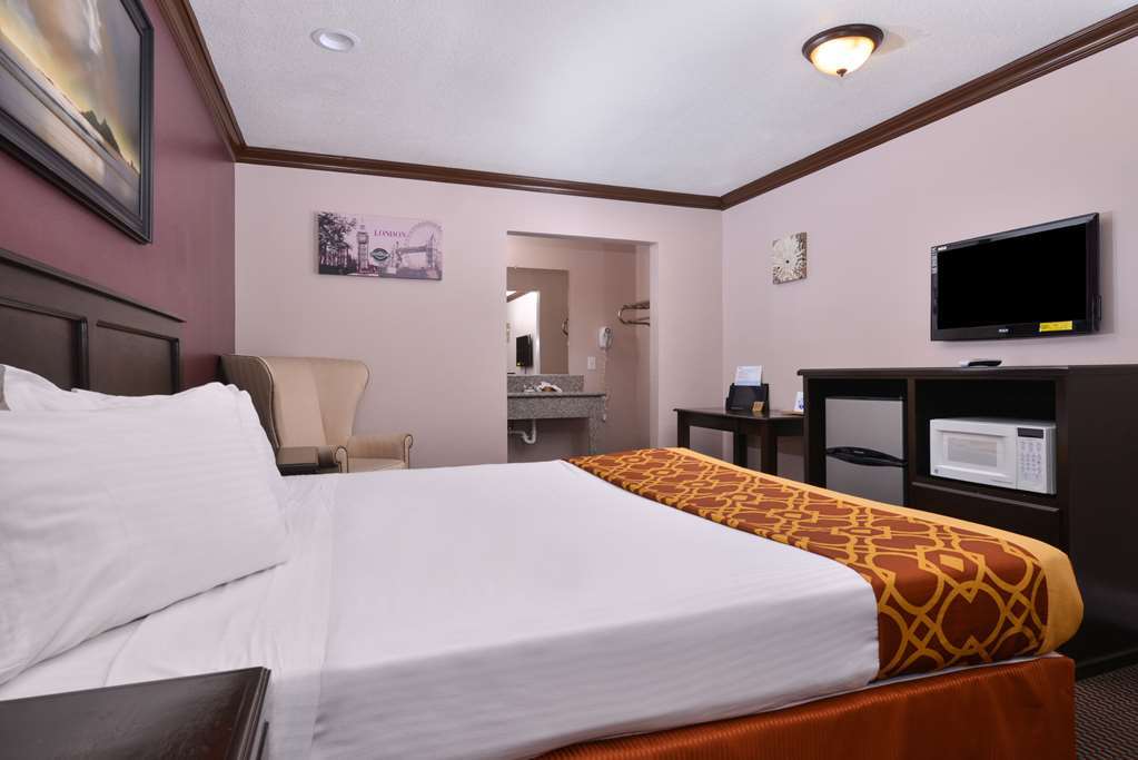 Americas Best Value Inn Corona Room photo